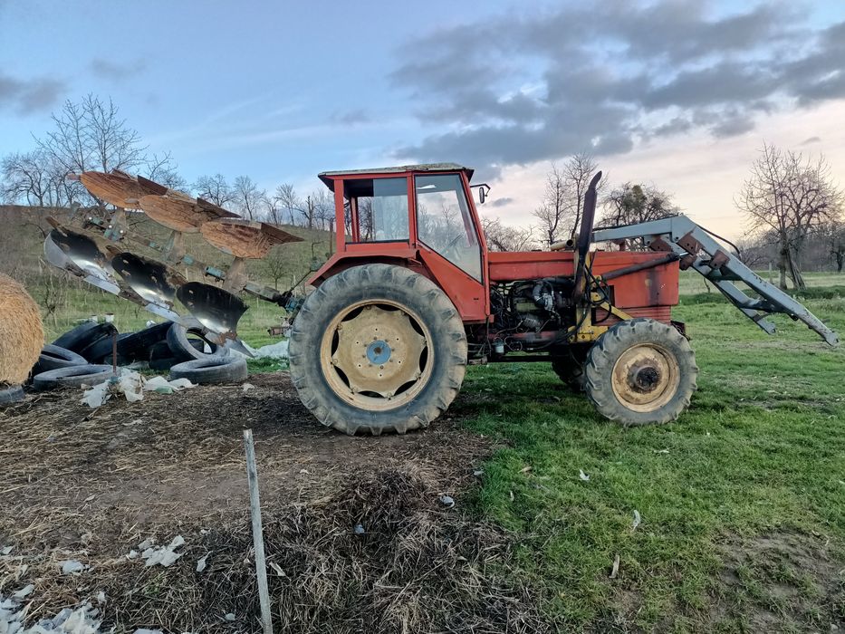 Vand sau schimb tractor Renault