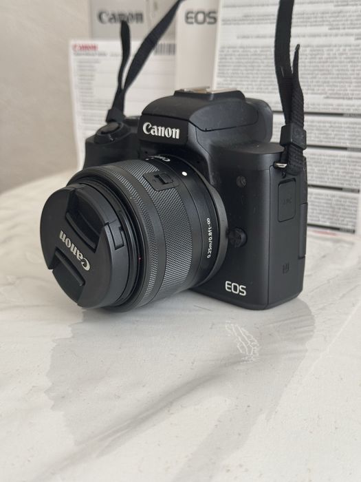 Продам камеру Canon m50