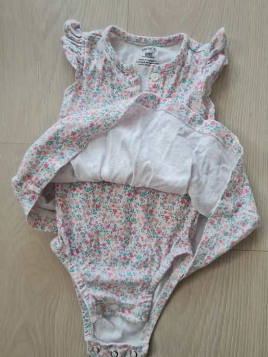 Lot 10 body-uri Carter's 6 luni (mărimea 74)