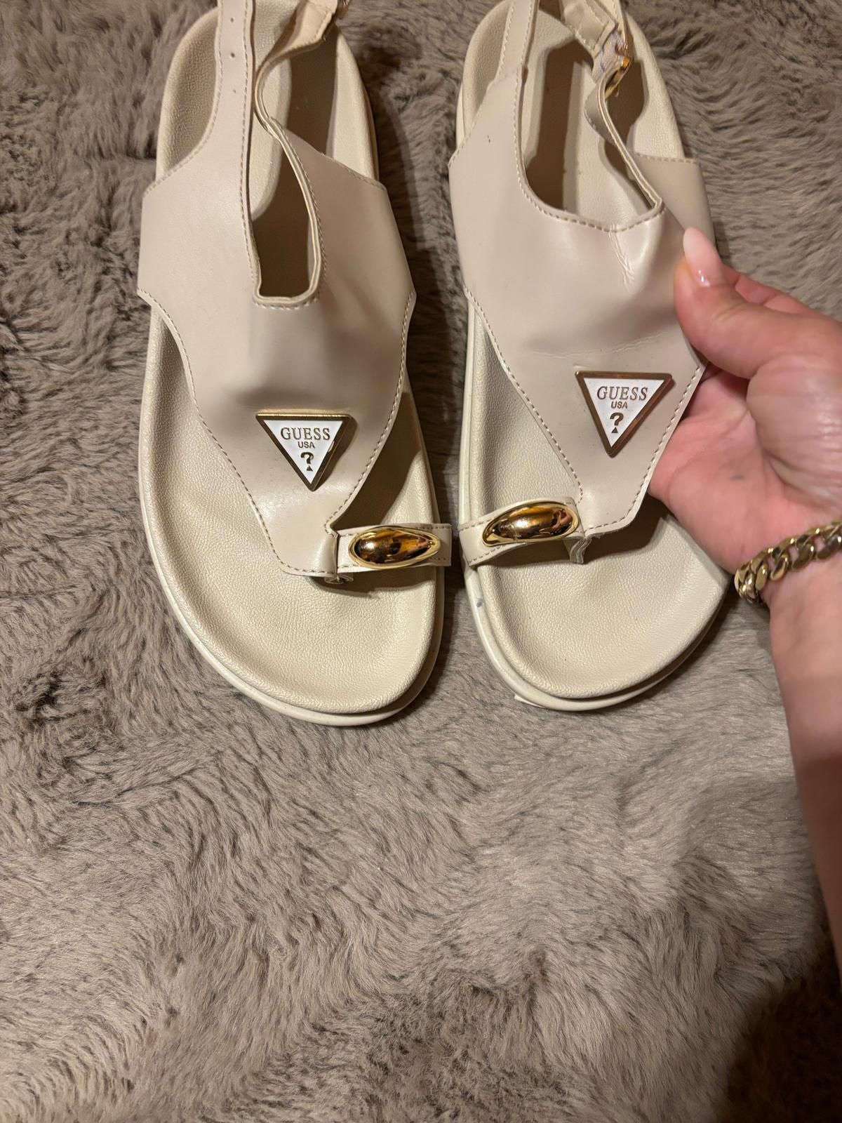 Vând saldale guess