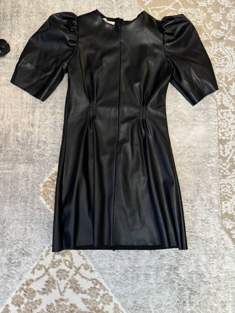 Продам вещи б/у в хорошем качестве. Платья размер S-M. Куртки L-Xl.
