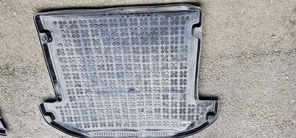 Стелка за багажник Хюндай Санта ФеHyundai SantaFe