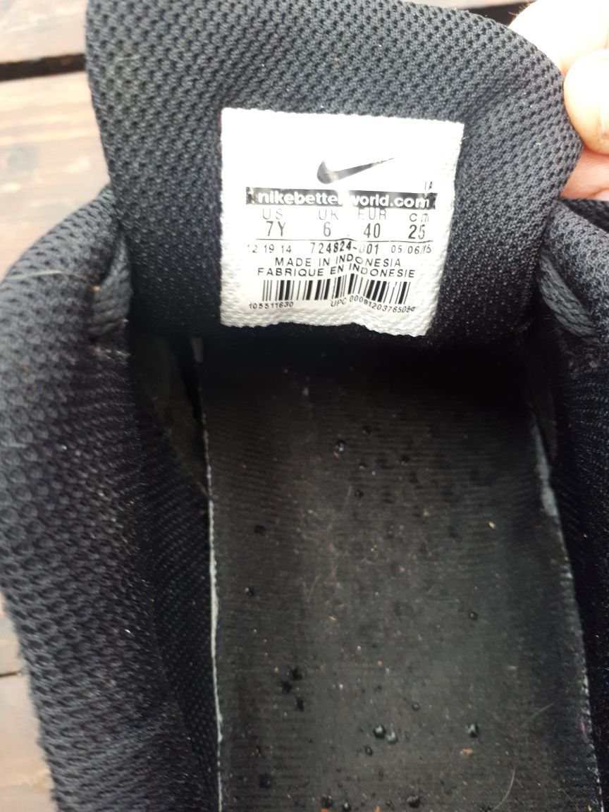 Adidași NIKE în stare foarte buna,mărimea 40