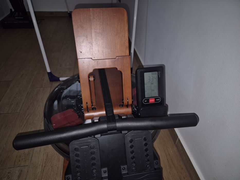 Vând aparat de vaslit Joroto MR280PRO