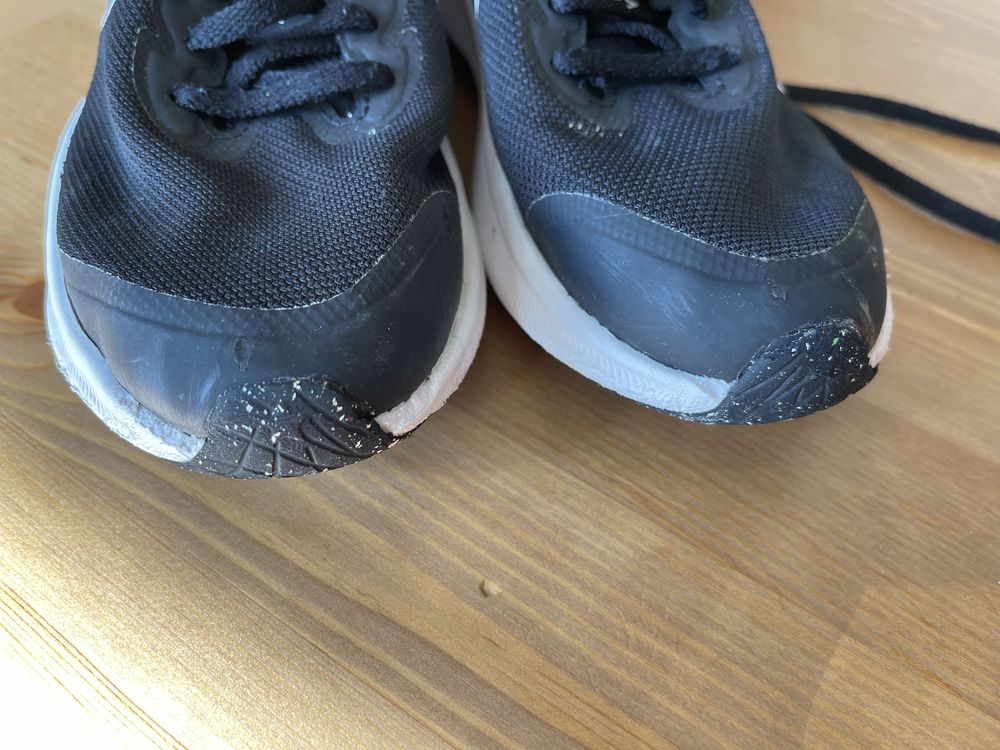 Nike StarRunner номер 35.5 черни