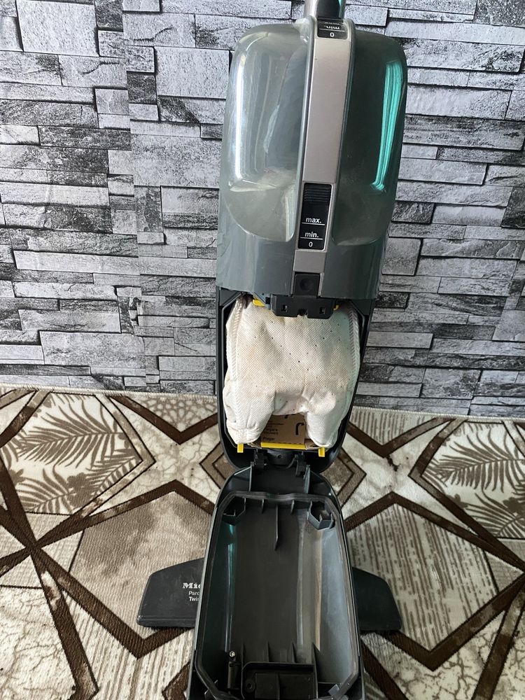 Прахосмукачка Miele Swing H1