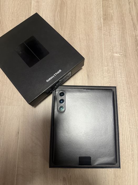 Нов! Samsung Galaxy Z Fold5, 12GB RAM, 256GB, 5G,