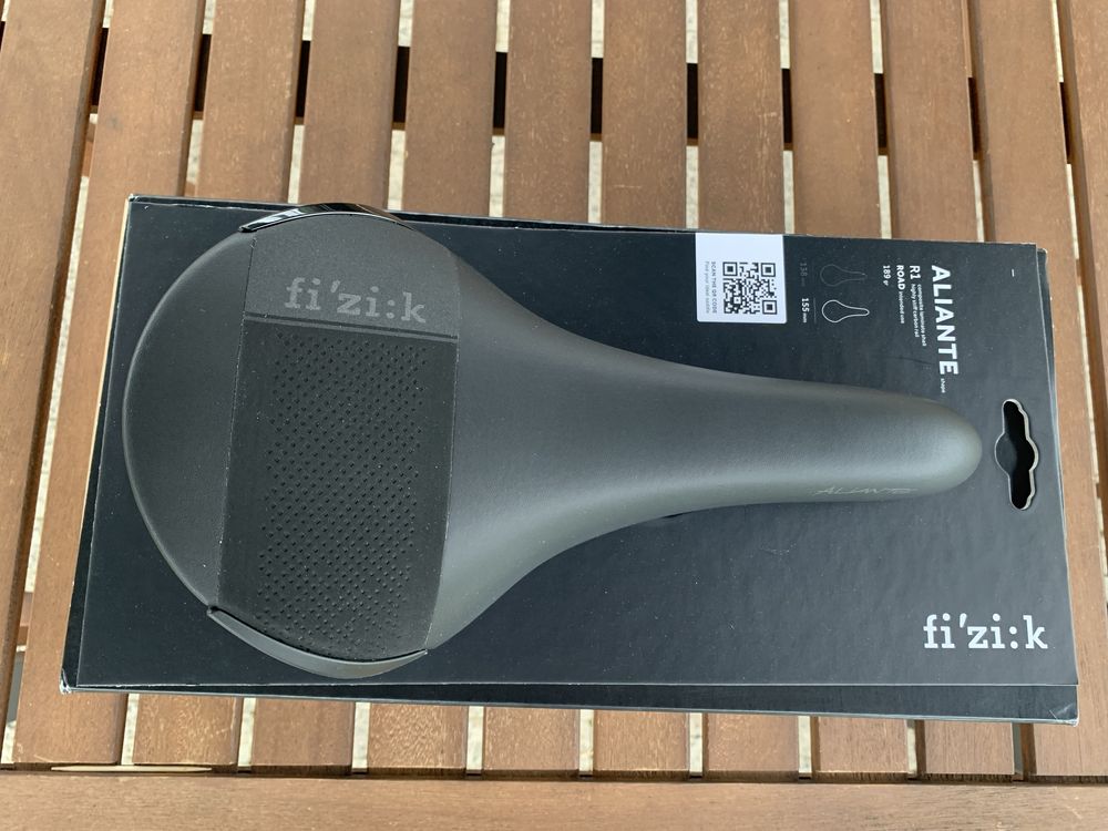 Fizik Aliante R1 и Fizik Antares R1 карбонови седалки за велосипед