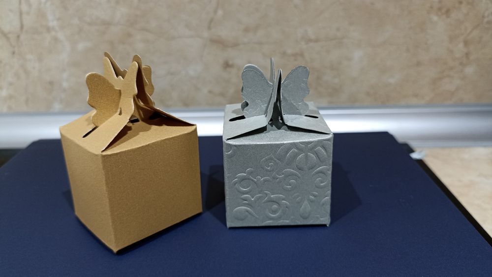 Кутийка за малки подаръчета с пеперуда