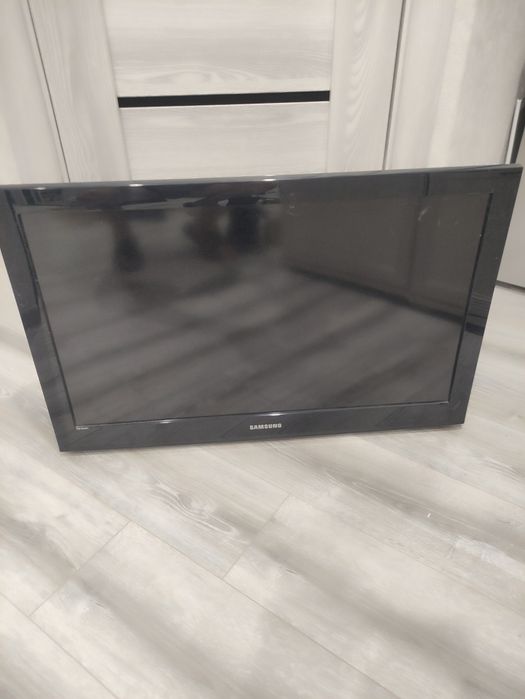 Samsung, диагональ 80см.