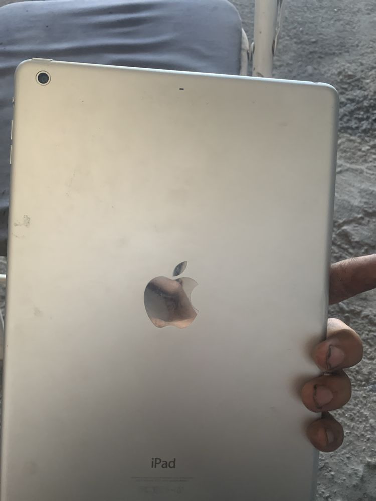 Ipad air 2 sotiladi batare