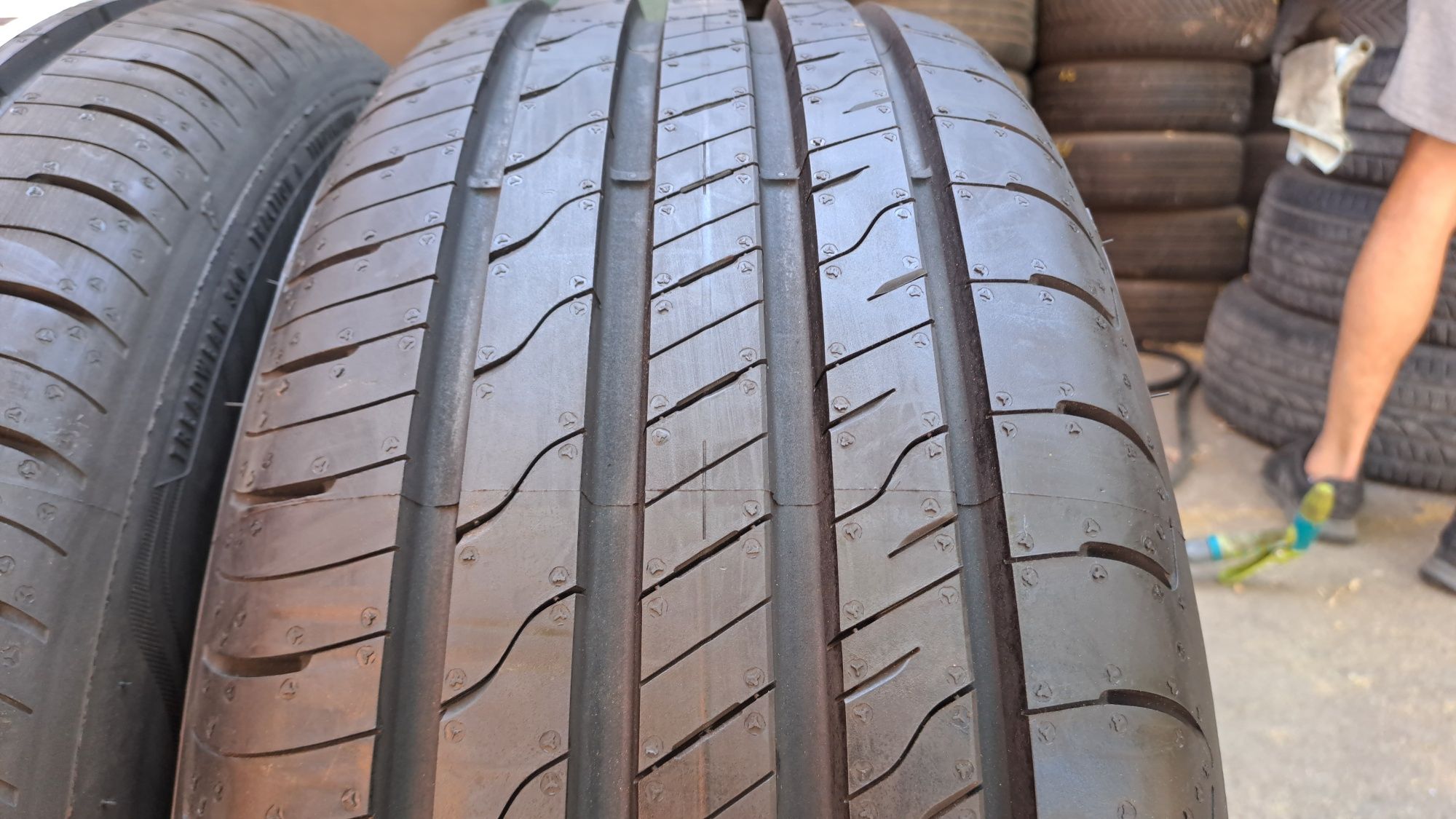 2бр. Нови 205/55/16 Goodyear Efficient Grip Performance 2