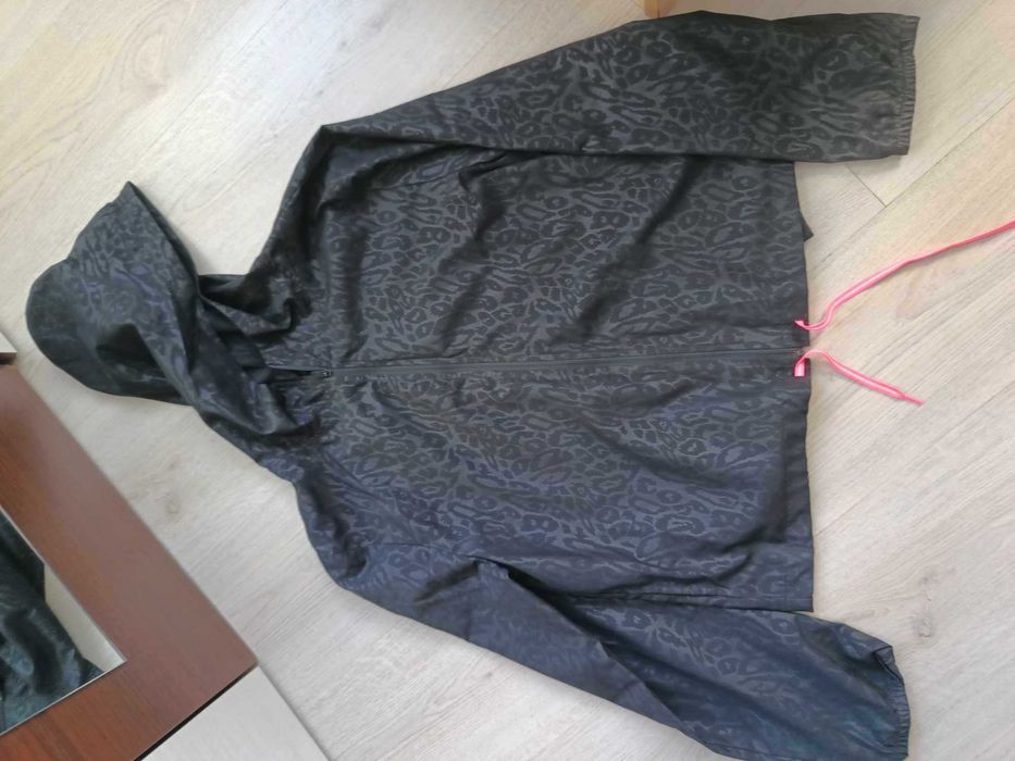 Oysho Women’s Utility Windbreaker Cargo hooded jacket Size L