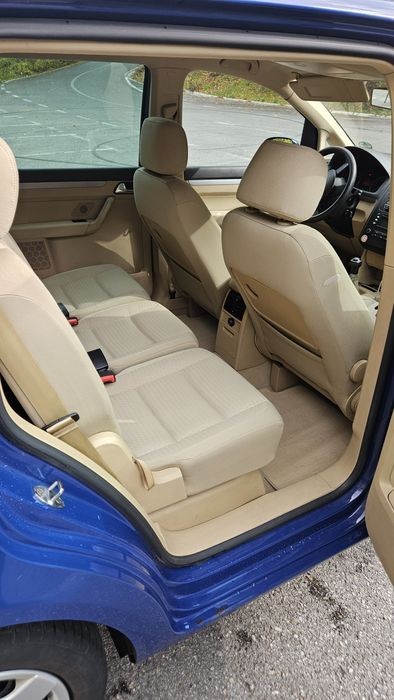 Vând Volkswagen Touran