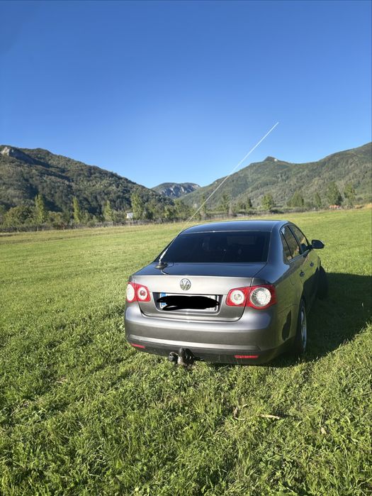 Vând Volkswagen Jetta!