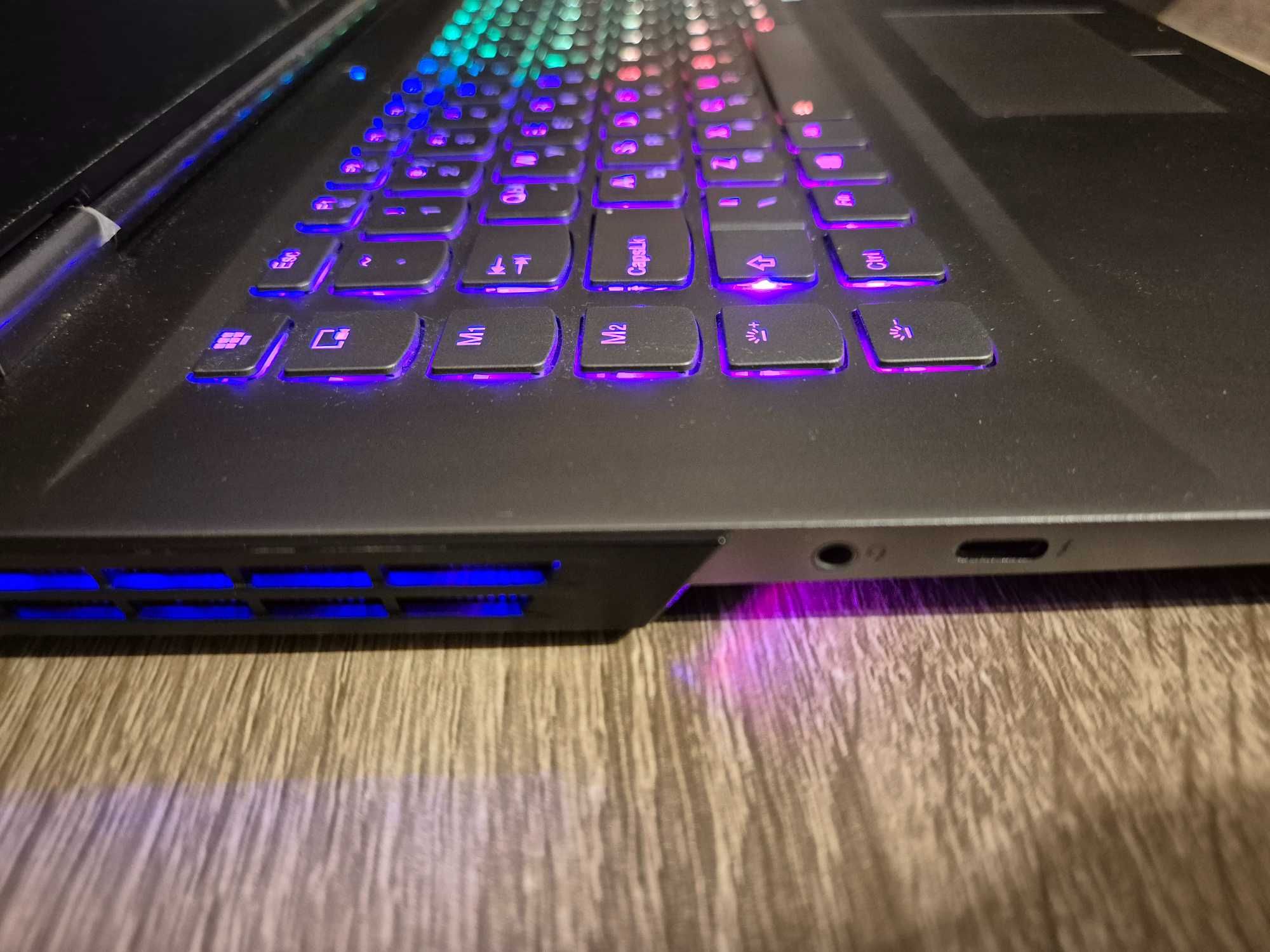 Lenovo Y740 15" геймърски лаптоп УЛТРА МОЩЕН