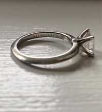 Бриллиантовое кольцо от Tiffany & Co