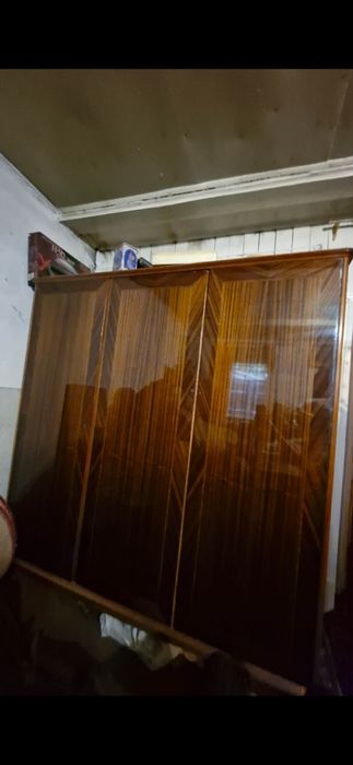 Шифоньер винтажный, дерево, производство Румыния