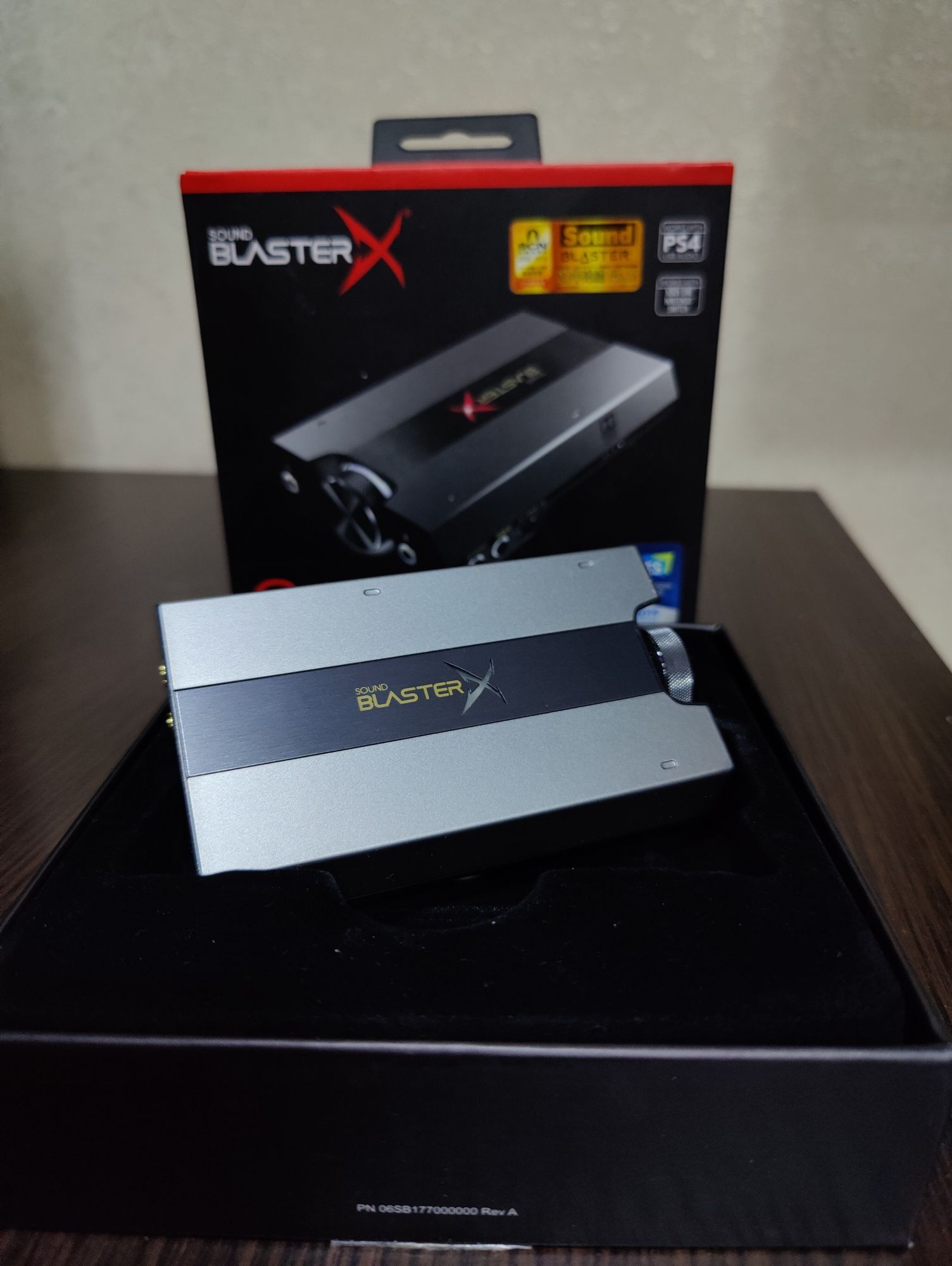 Продам внешнюю звуковая карта Sound blaster G6