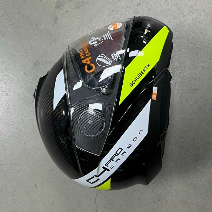 РАЗПРОДАЖБА Мото каска SCHUBERTH C4 PRO Carbon YELLOW - Код: 38031