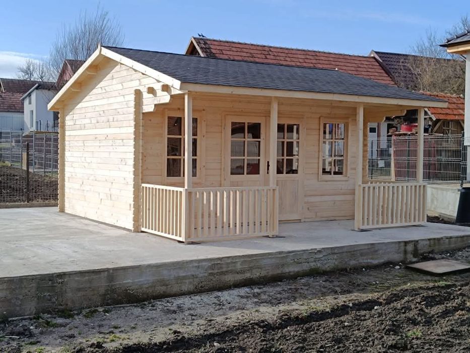 Casă din lemn modernă, cu un design unic și atrăgător. Structura triun