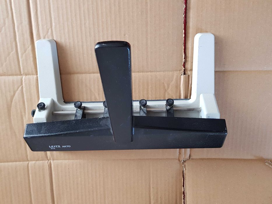 Perforator Leitz 5114 – model profesional, robust