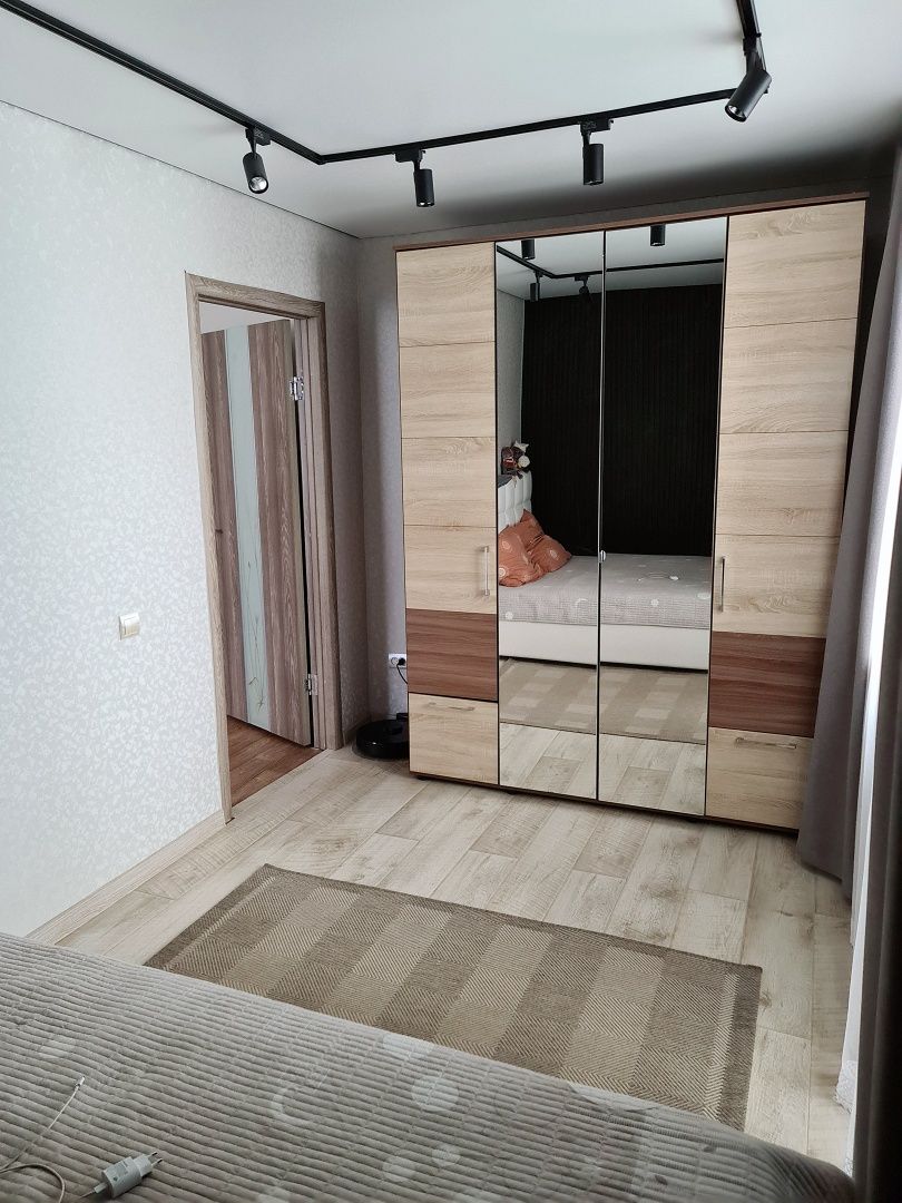 Продам трехкомнатную квартиру с мебелью  15мкр