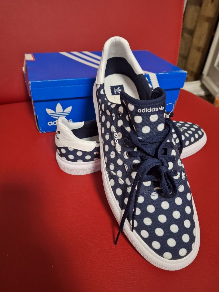 Adidas model deosebit,NOI, mărime 46