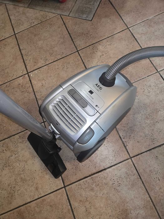Прахосмукачка AEG  viva quickstop 2200w