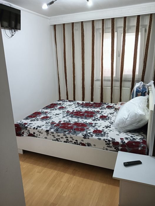 Închiriez apartament