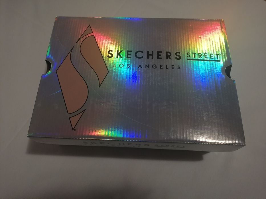 Нови дамски черни маратонки Skechers без връзки. Мемори пяна размер 36
