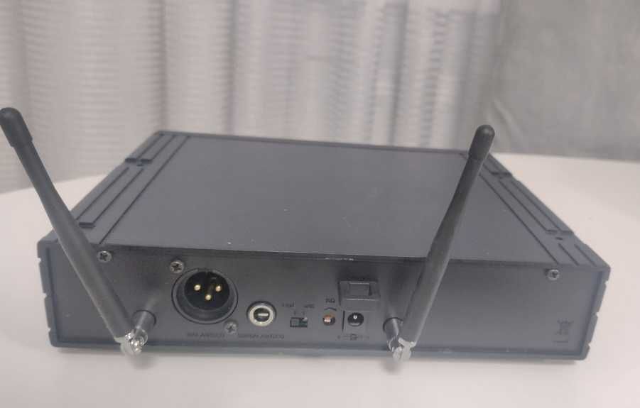 Microfon wireless tip headset pentru speakeri conferințe sau MC