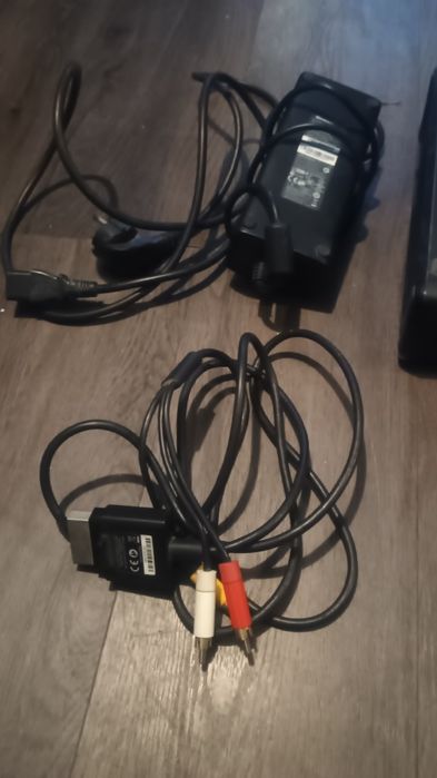 Vând Xbox 360 cu 18 jocuri