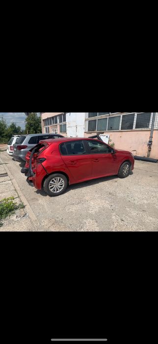 Peugeot 208 2022 1.2 benzina avariat