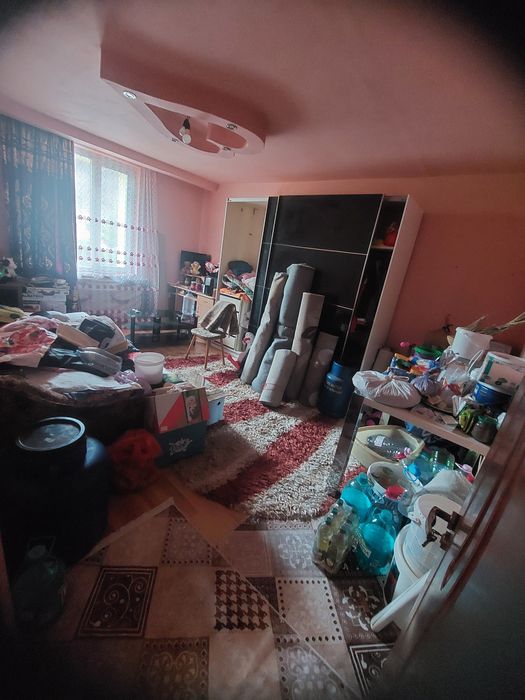 Vând apartament zona Uricani