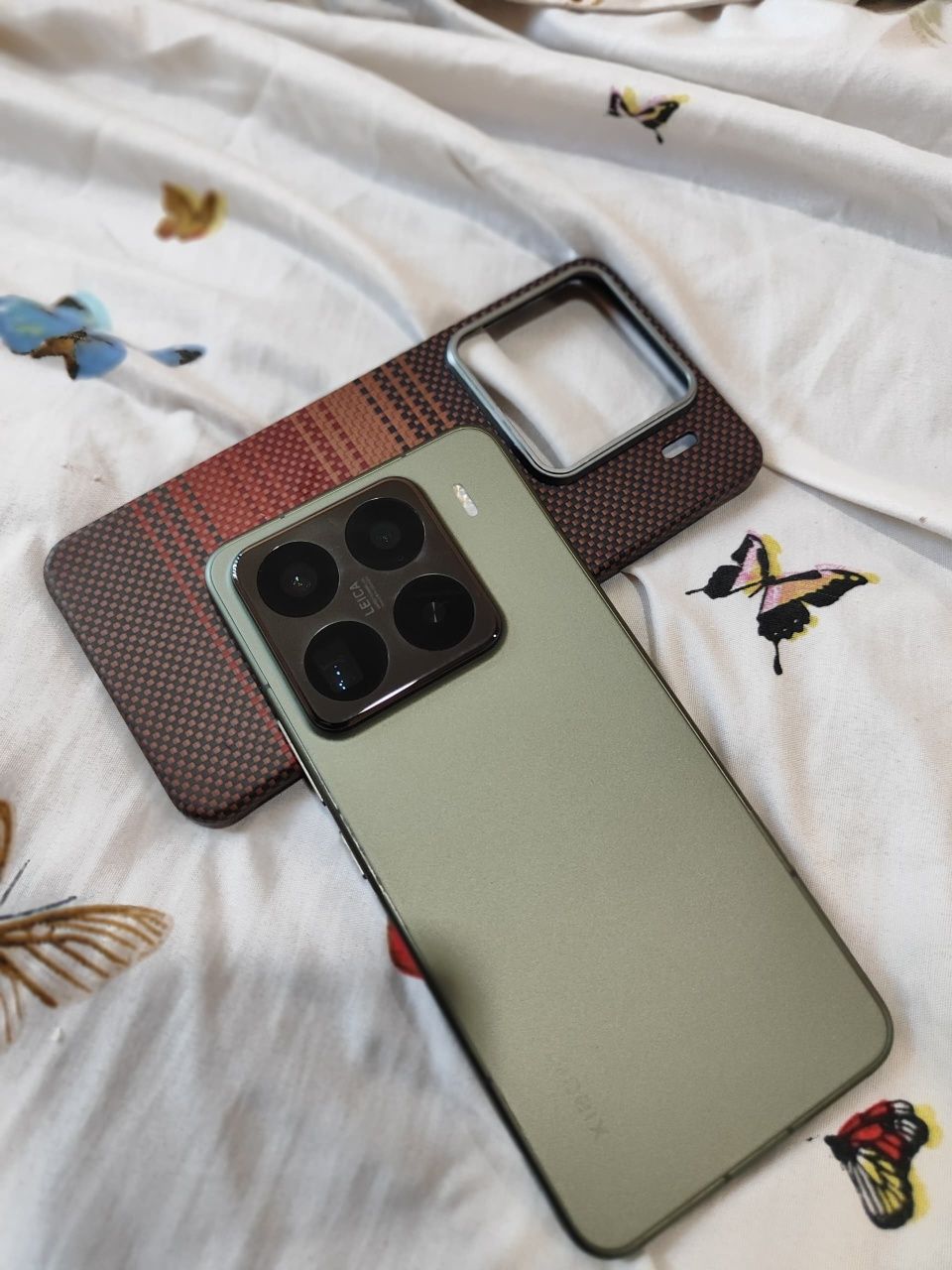 Xiaomi 15 pro 3 oy ishltilgan holati yangi bittayam qirilgan yeri yo'q