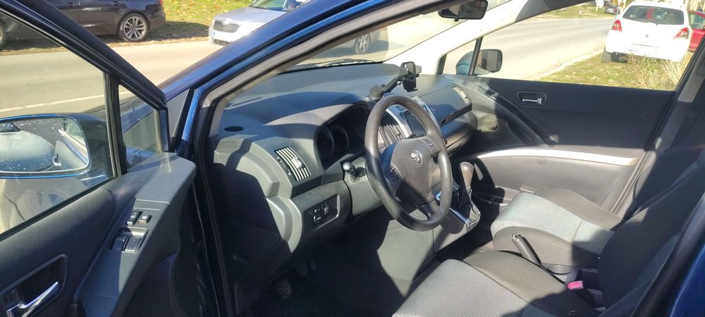 Продавам Toyota Corolla verso