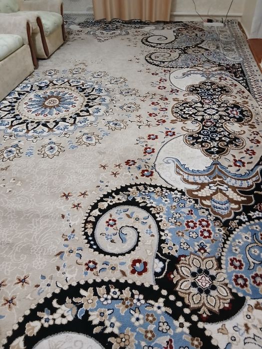 Продам большой, красивый ковёр  5×8