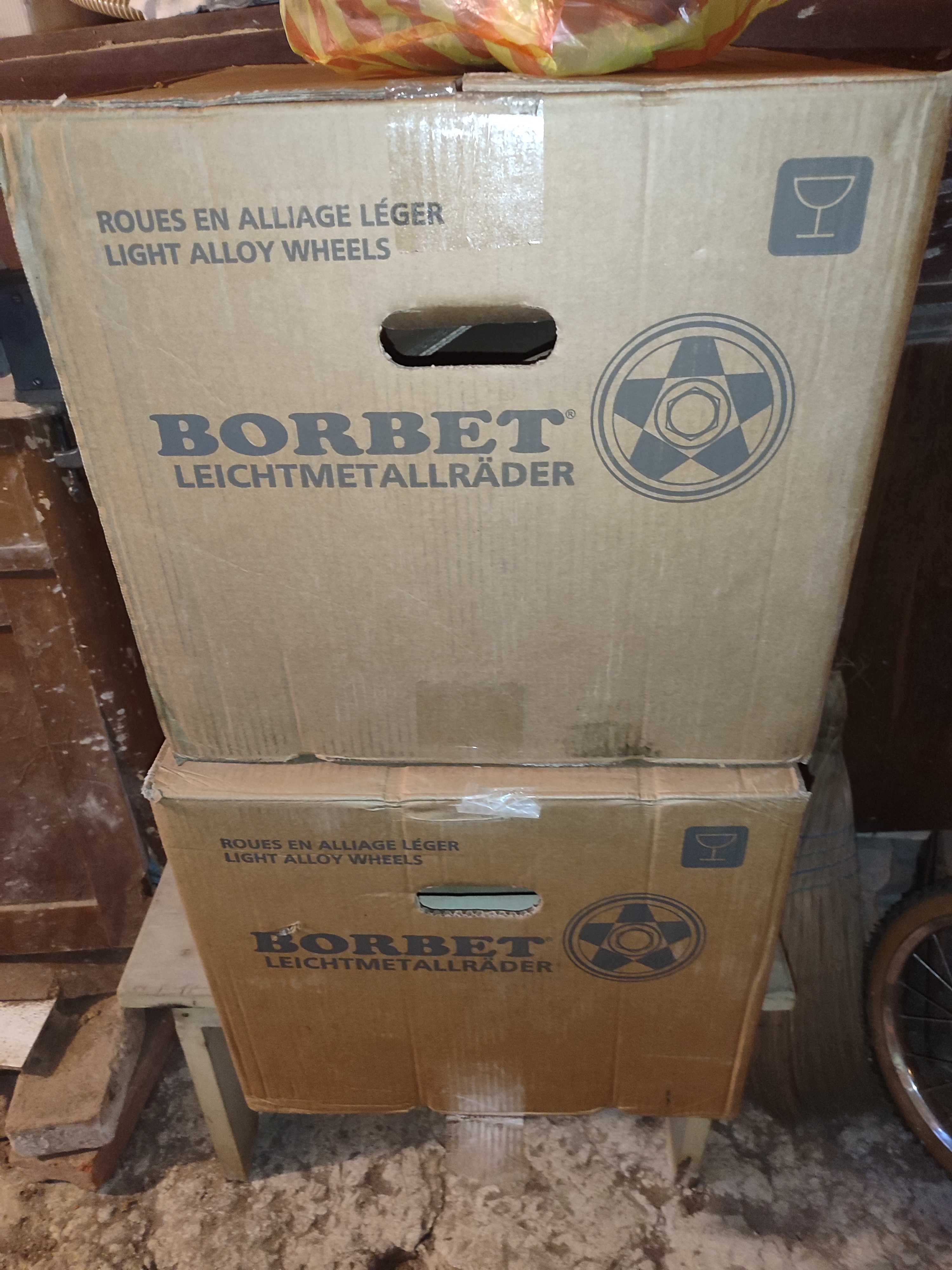 Джанти за VW Up 5,5Jx15 ET40+Goodyear 185/55/15 86V+централни капачки.