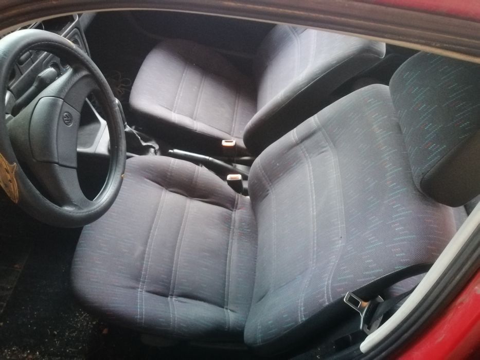 Продавам Голф3 1.6 на части.