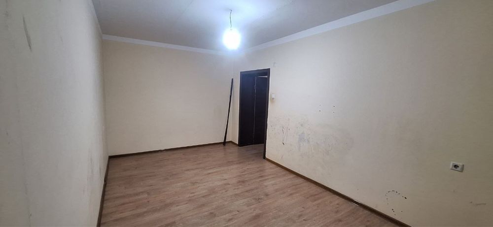 Sergeli 9 hudud 2 xona 4 etaj srochno sotiladi