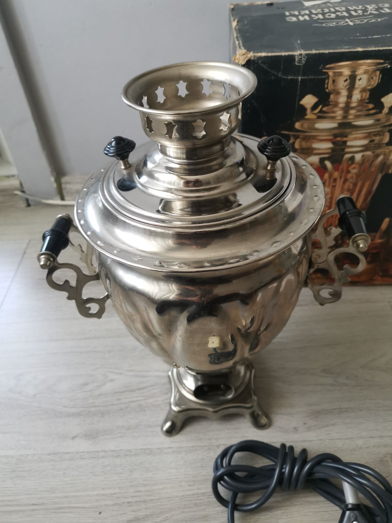 Руски самувар нов