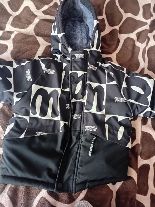 Продам зимесезонную куртку размер 110, в отличном состоянии .