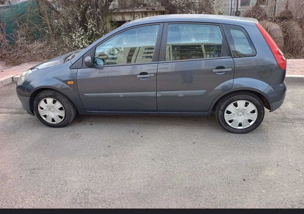 Ford Fiesta 2005 – Revizie Recentă, Distribuție și Ambreiaj Noi