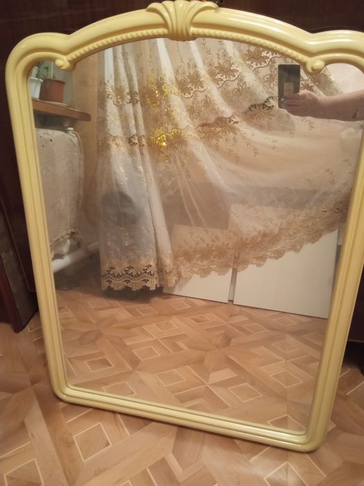 Продам настенное зеркало