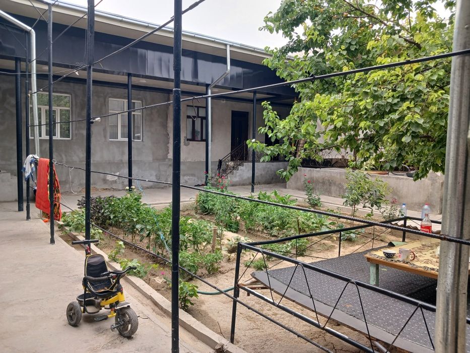 Uy sotladi Zangiota Machdi oldida 4 sotix 7 xona