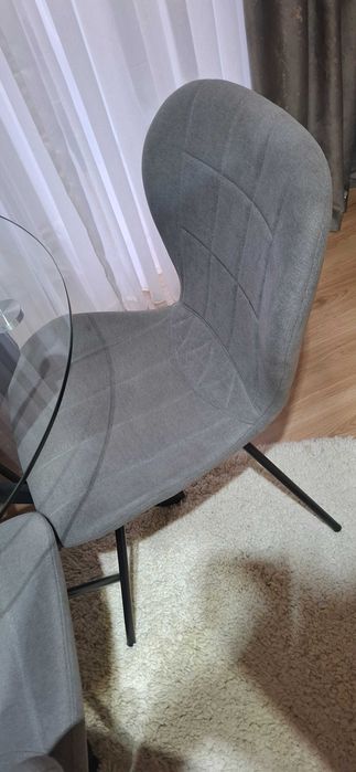 Vând masa + 4 scaune