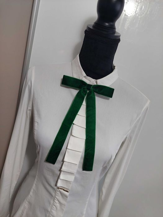 Brosa funda fundita verde din catifea