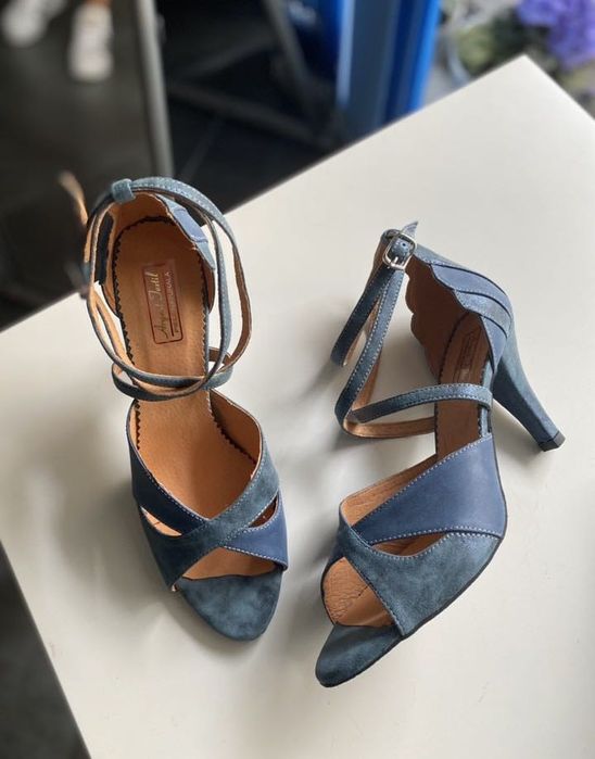 Pantofi de Salsa, bachata (Sandals salsa, bachata) noi