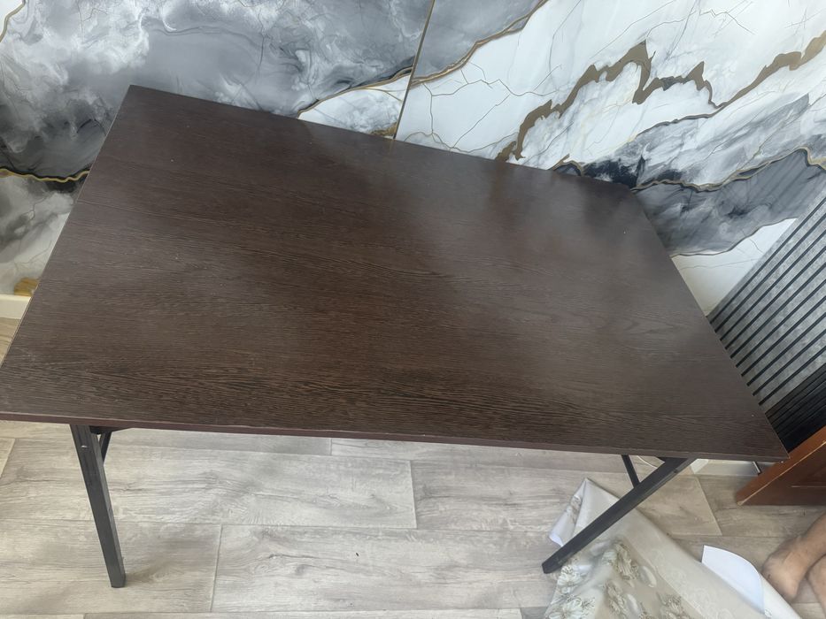 Продам стол на 120,80.Торг есть очень минимальны